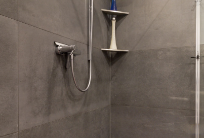 Detailblick in begehbare Dusche, Duschamatur.jpg